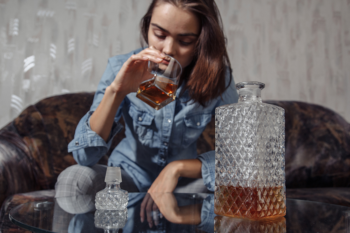 young girl drinking alcohol showing Signs of Alcohol Abuse